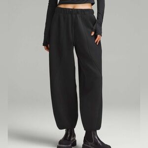 Lululemon Mixed Fabric Relaxed-Fit
Tapered HR Pant BLK S